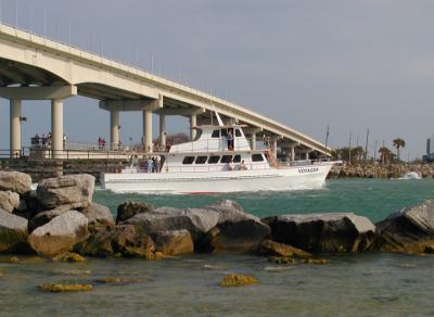 u12/richardr/medium/41543859.JPGCSVoyagerBridgeP3222096.jpg