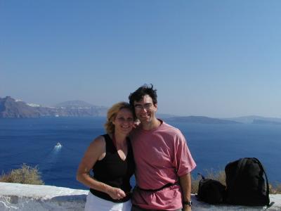 u12/richk/medium/21781860.P8296669richandgalinaandcurveofsantorini.jpg