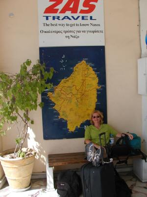 u12/richk/medium/21781870.P9016900galinahangingoutundernaxosmapwaitingfortaxi.jpg