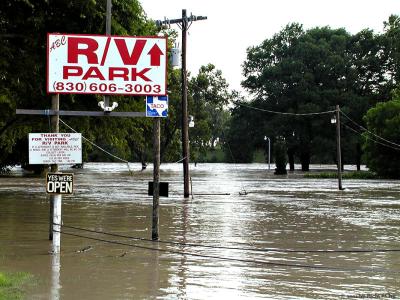 u12/richo/medium/2928322.seguin_rvpark_guadalupe.jpg