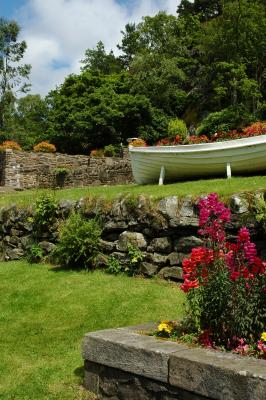 Boat of Flowers