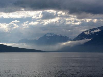 Between fjord, mountain and sky
