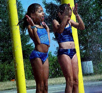 2 Wet Kids cUrVe