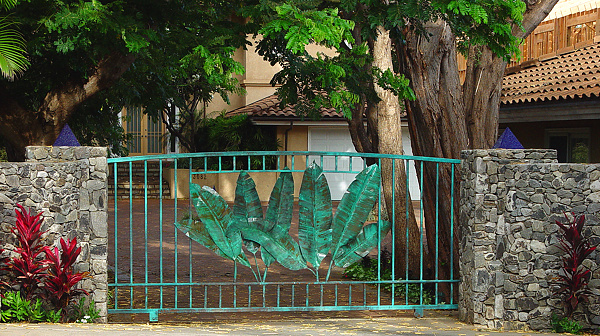 <b>Banana Leaf Motif</b><br><font size=2>kudbegud</font>