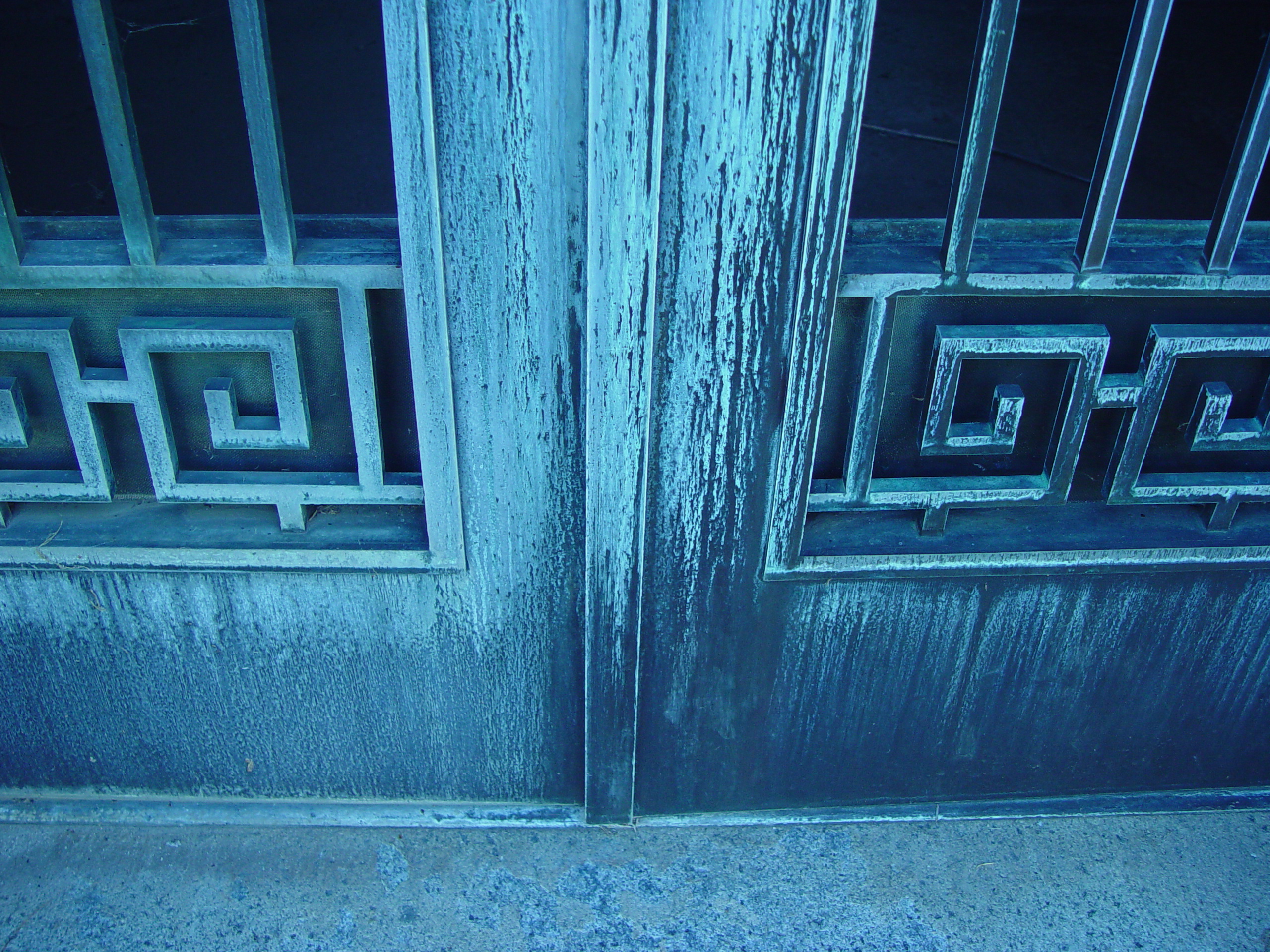 <b>Gates to the Crypt #2<b> <br> <font size=2>by Nee</font>