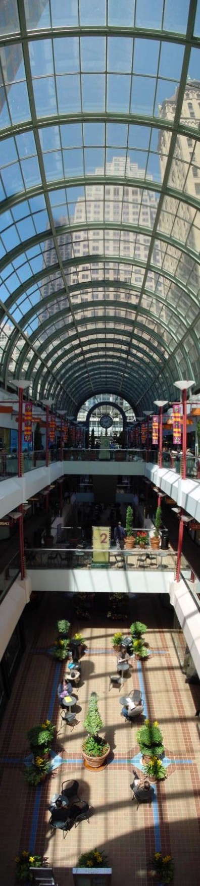 <B>San Francisco - The Galleria</B><BR><FONT size=1>by Francesco Gallarotti (September 2001)</FONT>
