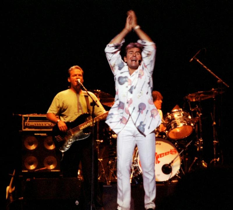 monkees2concert05.jpg