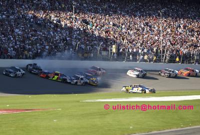 u12/uli1/medium/2985983.Daytona5002002_RacingCrash.jpg