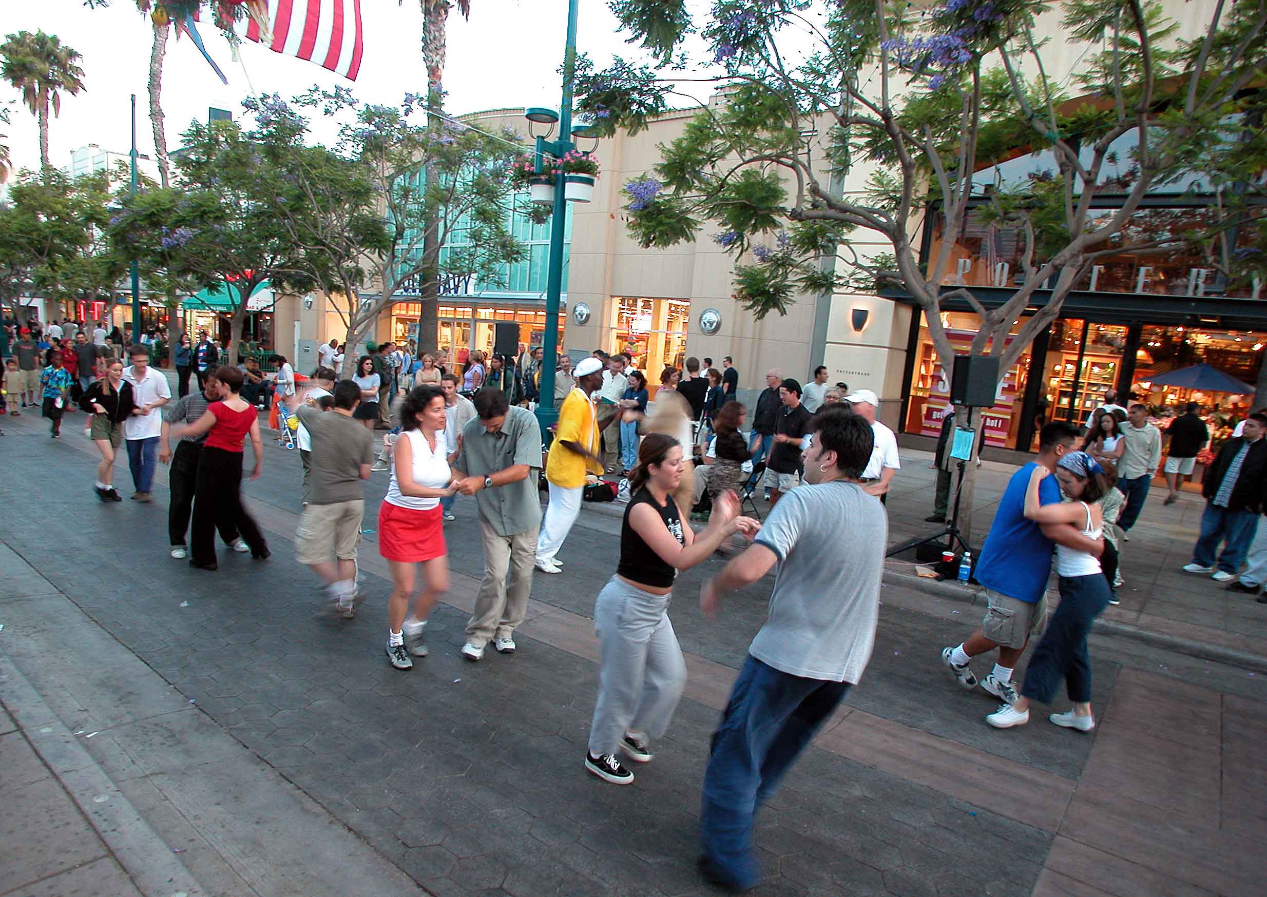 Dancing On the promenade, Santa Monica