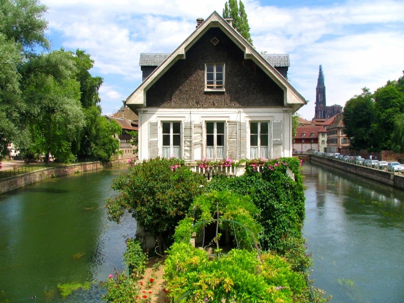 La maison entre les canaux , Strasbourg