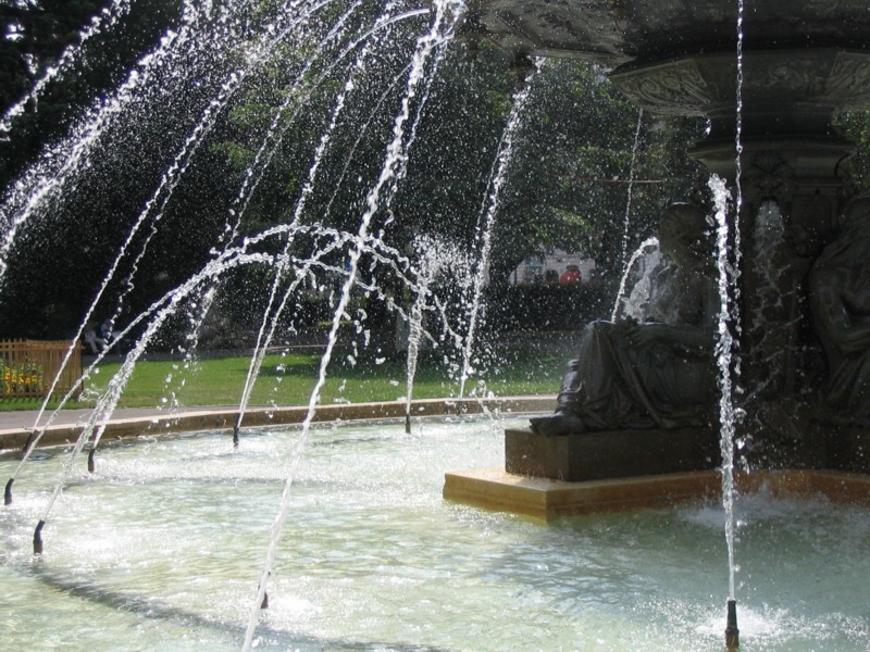 Une fontaine  Genve