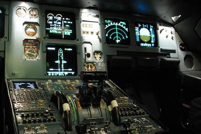 lxr_320_cstqe_cockpit2.jpg