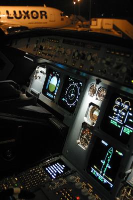 lxr_320_cstqe_cockpit4.jpg