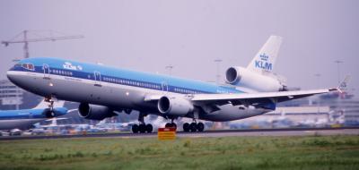 06.09.02 KLM MD-11  PH-KCH.jpg