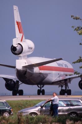 u13/airpaul/medium/6051236.06.09.02MartinairMD11CFTaxiingtoMartinairCargoTerminal.jpg