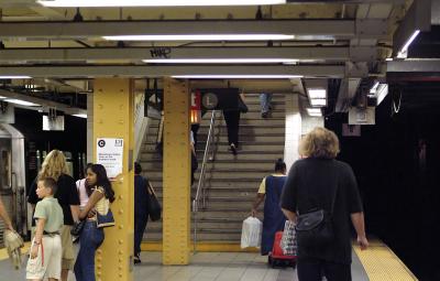 u13/artichoke/medium/21846017.exitingsubway1.jpg