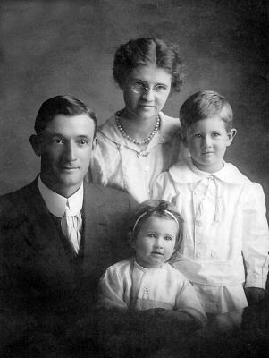 u13/balldee/medium/12304480.RolandLeilaMarionDorothyabt1918fix.jpg