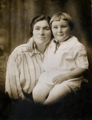 Aunt-Sarah,Leo.jpg
