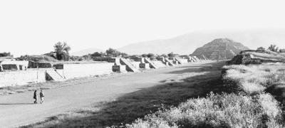 u13/big_five62/medium/38439768.Teotihuacan03.jpg