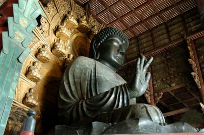 Largest bronze statue in the world, the Daibutsu weighs 437 tons.