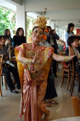 u13/bmcmorrow/medium/42607822.bkk30727.jpg