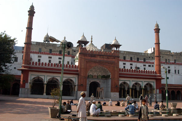 Fatehpuri Masjid at the west end of Chandi Chowk