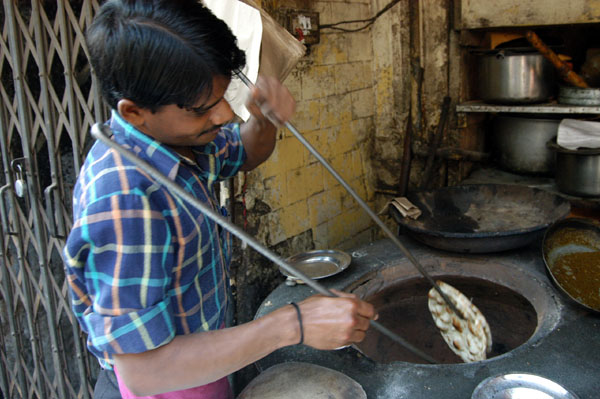 Baking fresh bread, Old Delhi