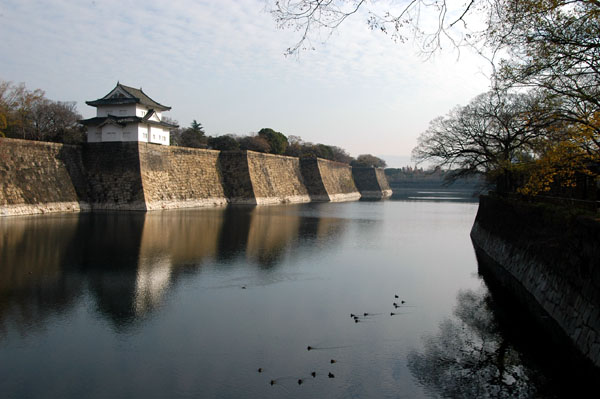 Osaka Castle moat and Rokuban-yagura Turret