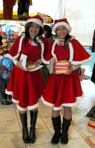 Santas little helpers, ATC, Osaka