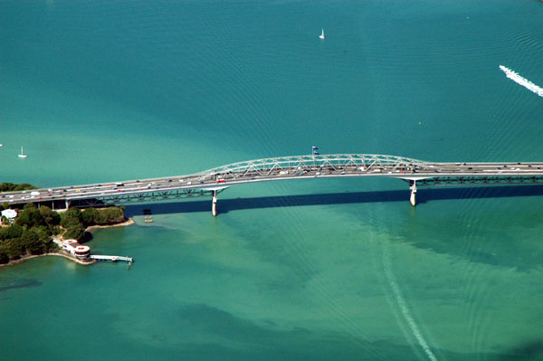 Auckland Harbour Bridge, Stokes point
