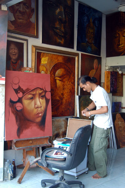 Art gallery on Rat Uthit Road at Phra Barami Rd