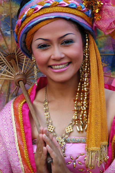A beautiful Thai girl at Phuket FantaSea