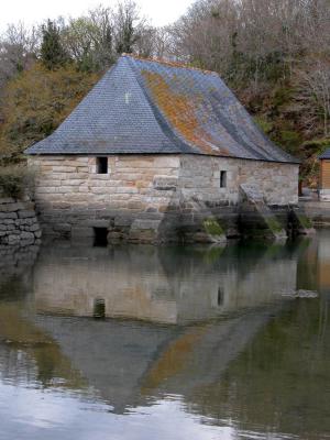 The tidal mill of Le Hnan