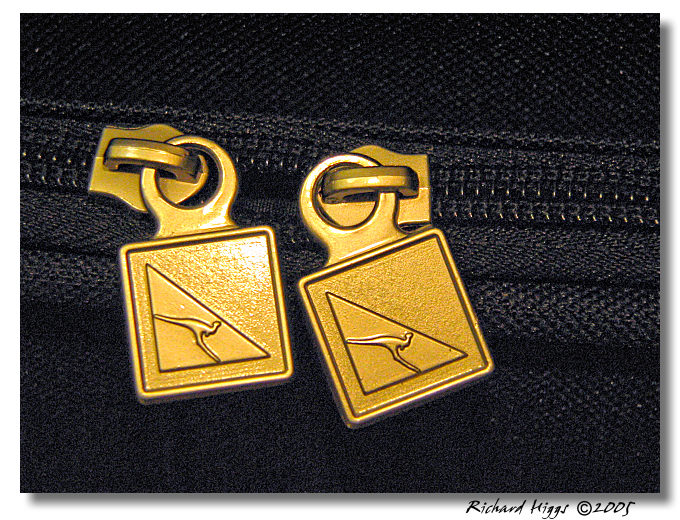 QANTAS airline Logo on cabin bag Zippers (*)