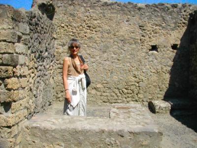 Pompeii - Judy in a family dwelling