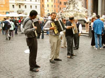Musicians on the Piazza della Rotunda in front of the Pantheon