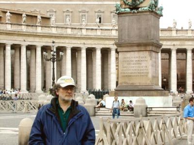 Richard on St. Peter's Square in the Vatican. Columns designed by Bernini (in Baroque style) in 1600's.