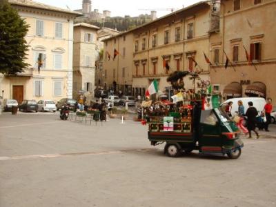 Piazza Santa Chiara - The Basilica di Santa Chiara (St. Clare) is located on this piazza.