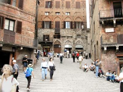 Passageway from Piazza del Campo to Via di Citta.