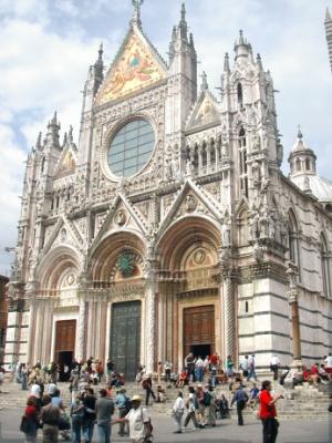 Duomo: Gothic style - built in 1200's - marble facade begun by Giovonni Pisano and completed in late 1400's.