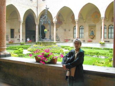 Judy in Basilica cloister. St. Anthony's remains (e.g., his tongue) in Basilica. He was a protege of St. Francis - good guys!