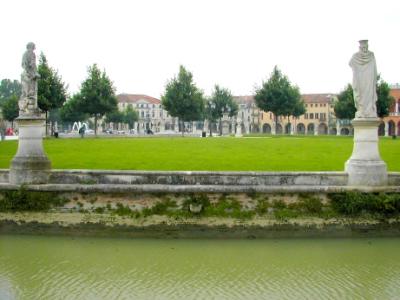 Prato della Valle: Galileo, Copernicus, Dante and Petrarch lived in Padua. University of Padua established in the 1220's.