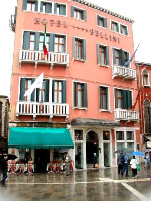 Hotel Bellini: On the Grand Canal next to the train station (ferrovia)