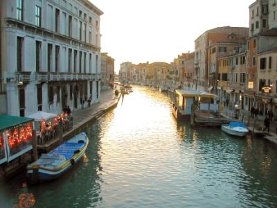 Ate dinner in the lit restaurant on the left, on the Canale di Canneregio. Jewish Ghetto is on the right side of the canal.