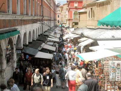 Outdoor shops on a street leading to the Rialto Bridge