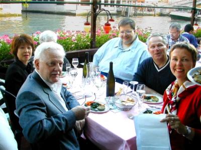 Left to right clockwise: Bill, Seiko, Arlene (hidden - sorry Arlene), Chris, Peter and Diana - sorry about the plate Diana