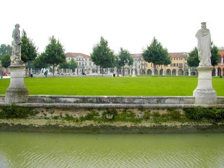 Prato della Valle: Galileo, Copernicus, Dante and Petrarch lived in Padua. University of Padua established in the 1220s.