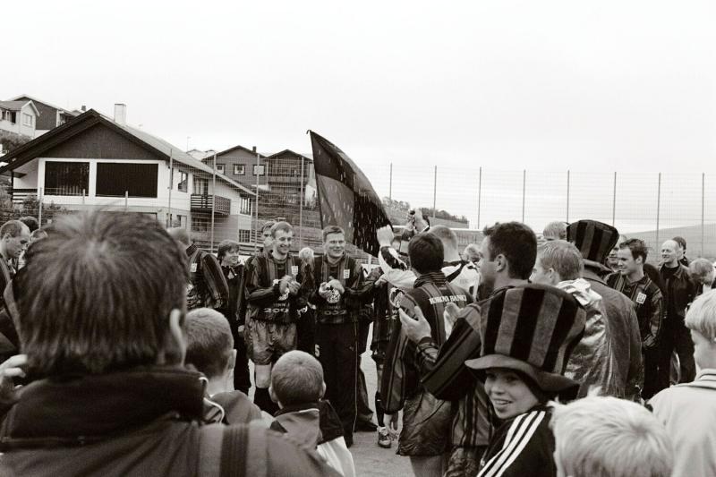 Formleg sigurstund at hefjast - moment of victory at start.