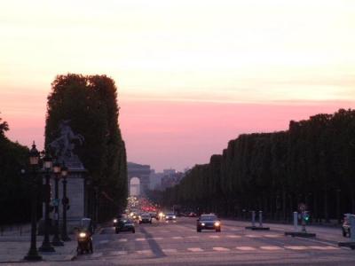 Les Champs-Elys�es, entre le jour et la nuit - Sept 2004