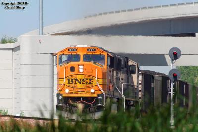 BNSF 8933 West At West Barr